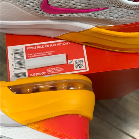 NIKE WMNS AIR MAX MOTION 2 pure platinum/laser - Picture 15 of 16